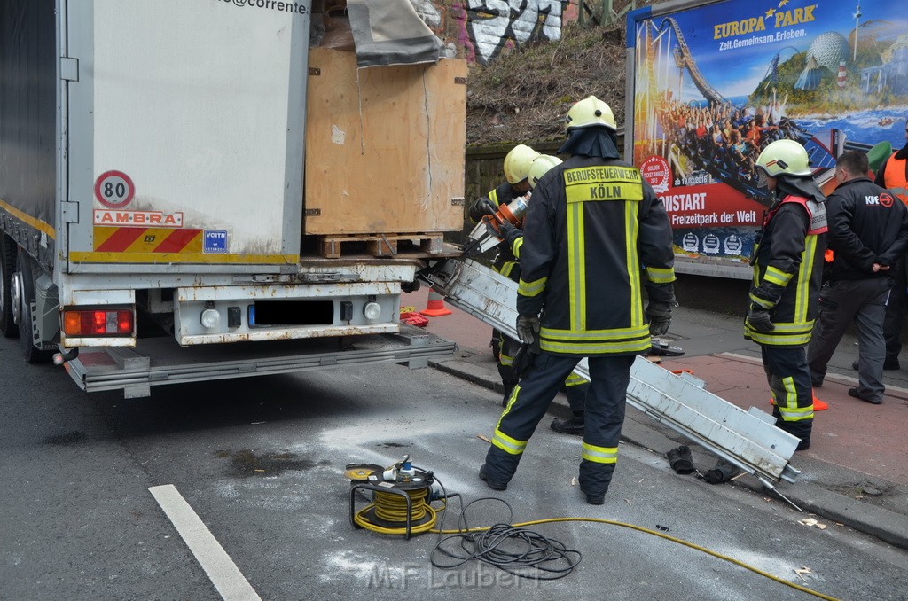 LKW Bruecke Koeln Deutz Opladenestr Deutz Muelheimerstr P112.JPG - Miklos Laubert